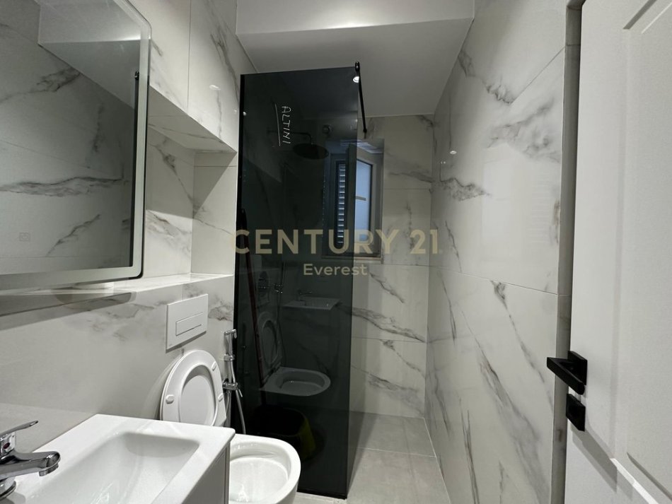 Tirane, jepet me qera apartament 2+1 , 62 m² 600 € (Muhamed Gjollesha)