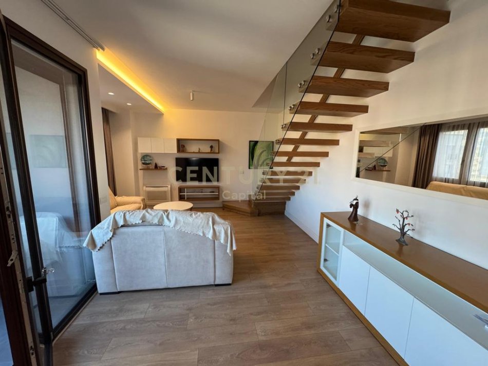 Tirane, jepet me qera apartament duplex Dublex Kati 6, 170 m² 1.800 € 