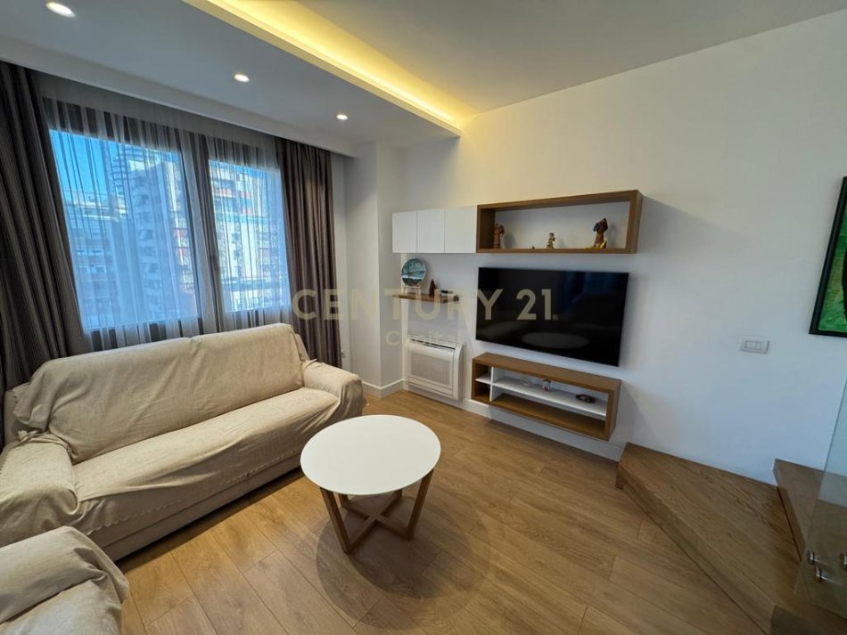Tirane, jepet me qera apartament duplex Dublex Kati 6, 170 m² 1.800 € 