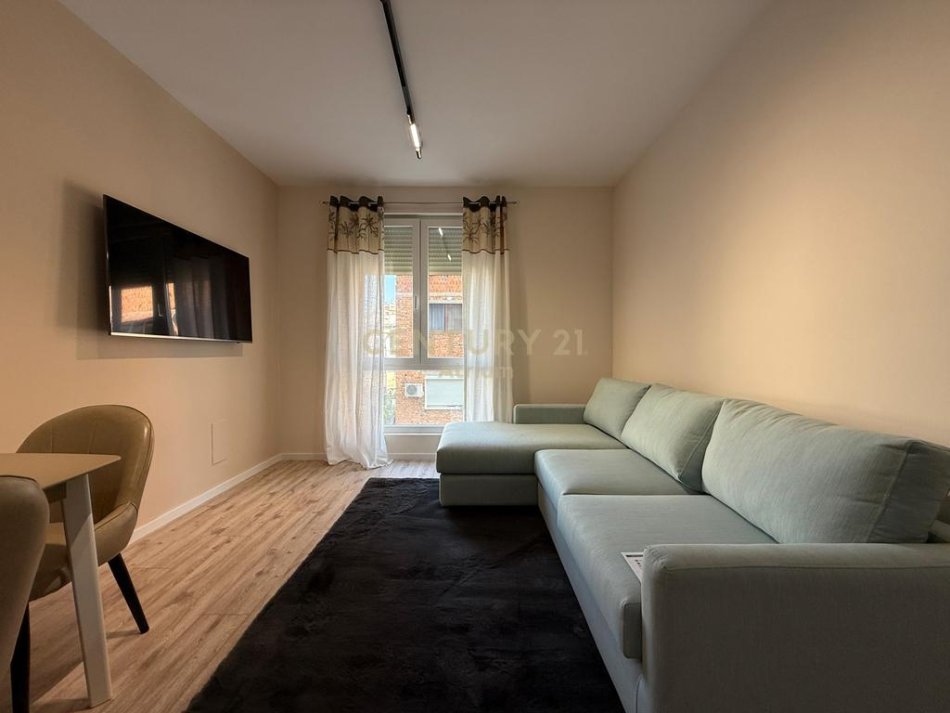 Tirane, jepet me qera apartament 1+1 Kati 1, 65 m² 600 € (Shyqyri Ishmi)