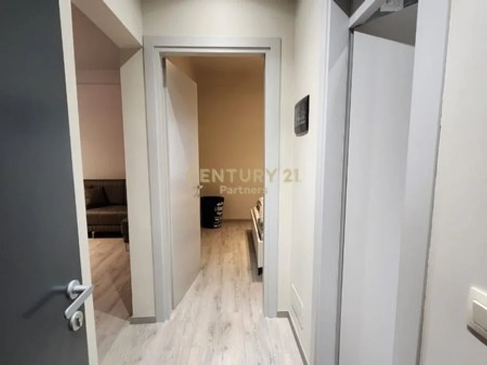 Tirane, jap me qera apartament 1+1+Ballkon , 105 m² 700 € (Kopeshti Botanik)
