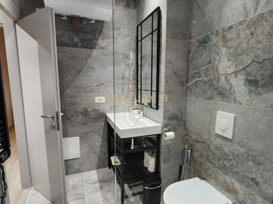 Tirane, jap me qera apartament 1+1+Ballkon , 105 m² 700 € (Kopeshti Botanik)