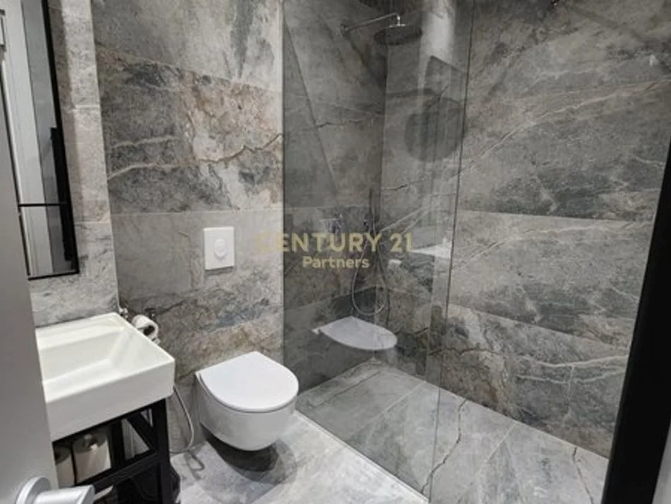 Tirane, jap me qera apartament 1+1+Ballkon , 105 m² 700 € (Kopeshti Botanik)