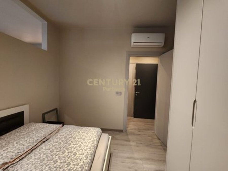 Tirane, jepet me qera apartament 1+1 Kati 2, 52 m² 650 € (Rr.Xhimi Begeja)