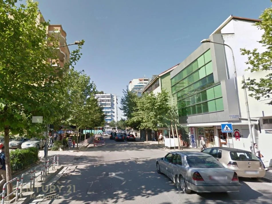 Tirane, jap me qera ambjent biznesi , 546 m² 864.000 € (Laprakë)