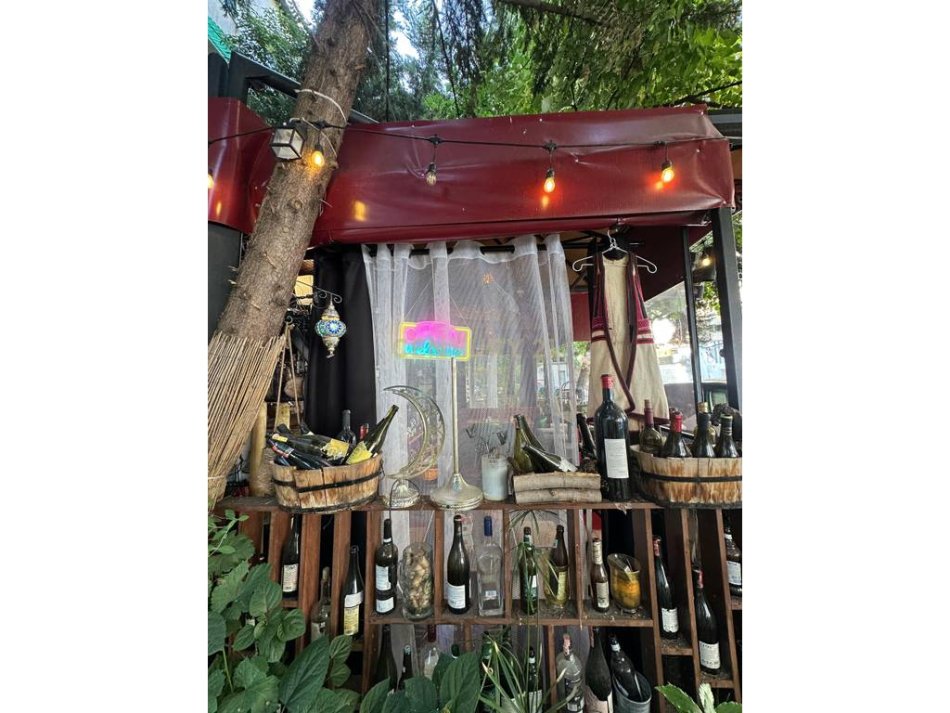 Tirane, jepet me qera bar-resorant , 40 m² 1.500 € (Rr.Myslym Shyr)