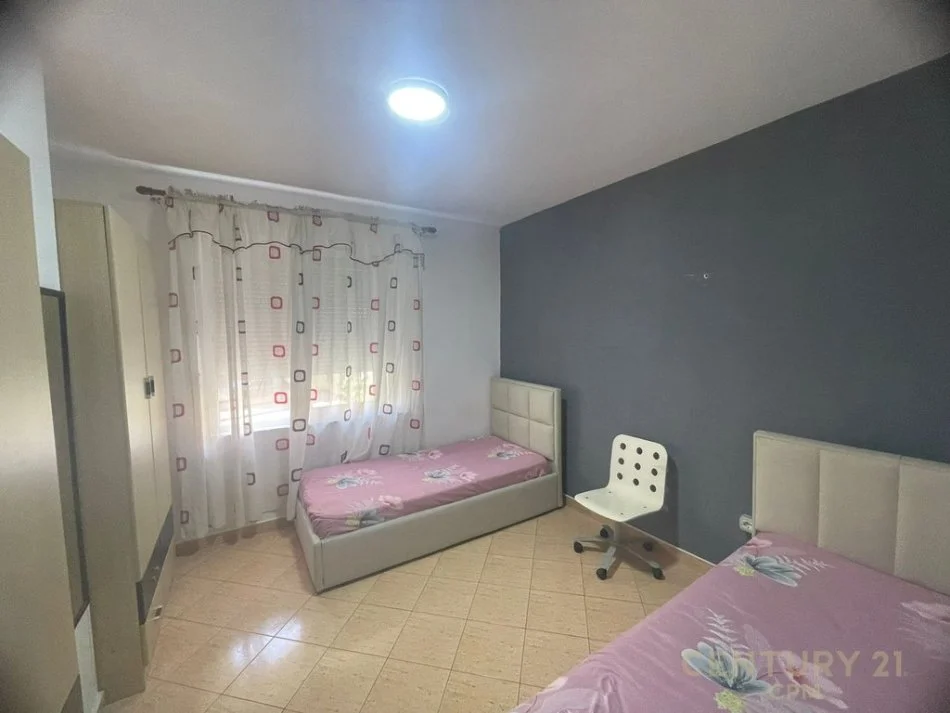 Tirane, shes apartament 2+1+2 , 91 m² 234.000 € (Komuna e Parisit)