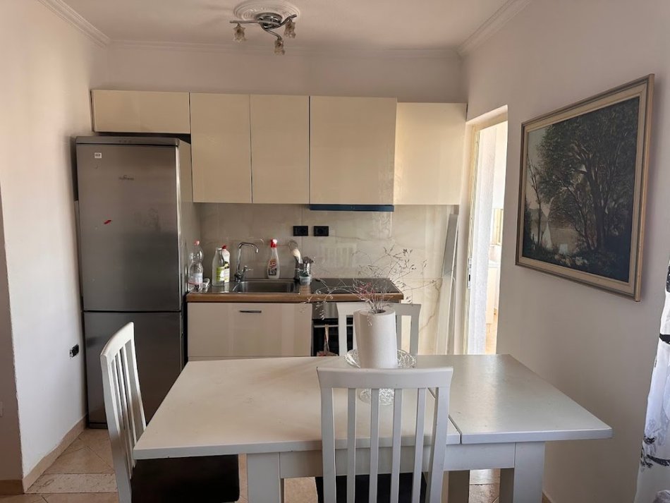 Tirane, jepet me qera apartament 1+1 Kati 5, 61 m² 450 € 