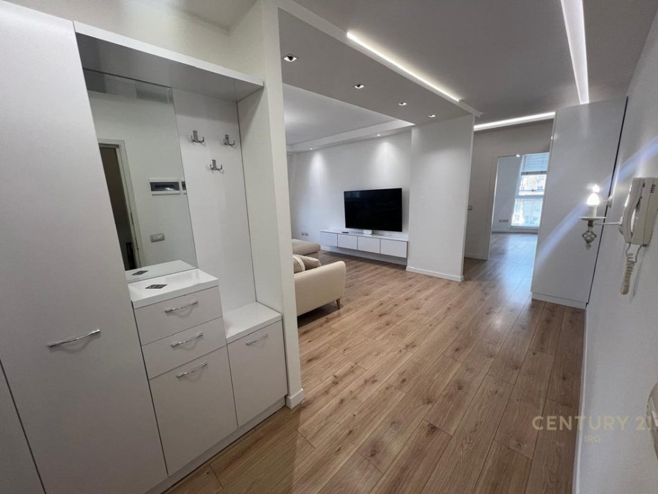 Tirane, jepet me qera apartament 2+1 Kati 4, 115 m² 1.300 € 