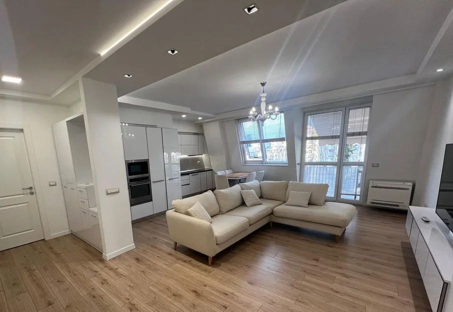 Tirane, jepet me qera apartament 2+1+Aneks+Ballkon Kati 4, 100 m² 1.300 € 