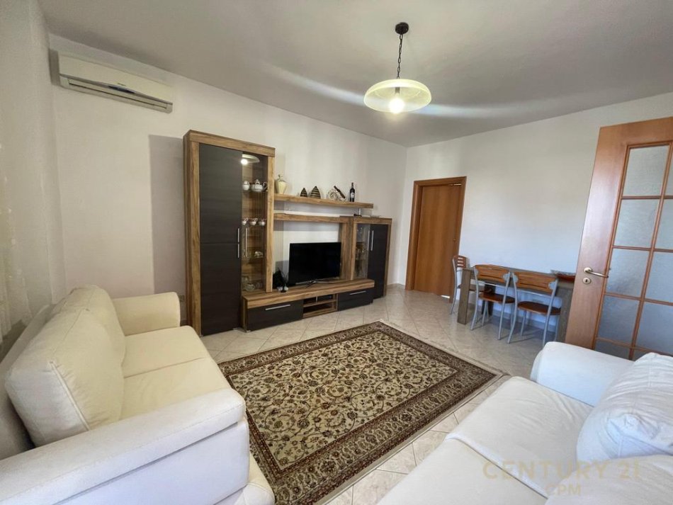 Tirane, jepet me qera apartament 2+1 Kati 4, 103 m² 750 € 