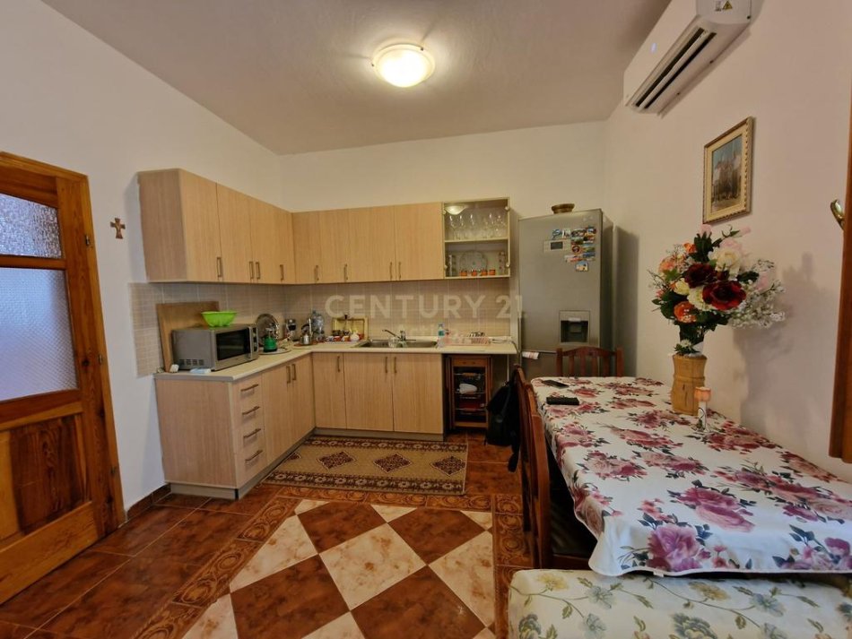 Tirane, jepet me qera apartament 1+1 Kati 1, 87 m² 400 € (Ali Visha)