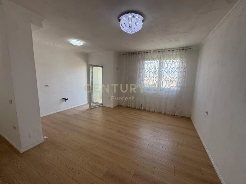 Tirane, shitet apartament 1+1 Kati 9, 67 m² 88.000 € 