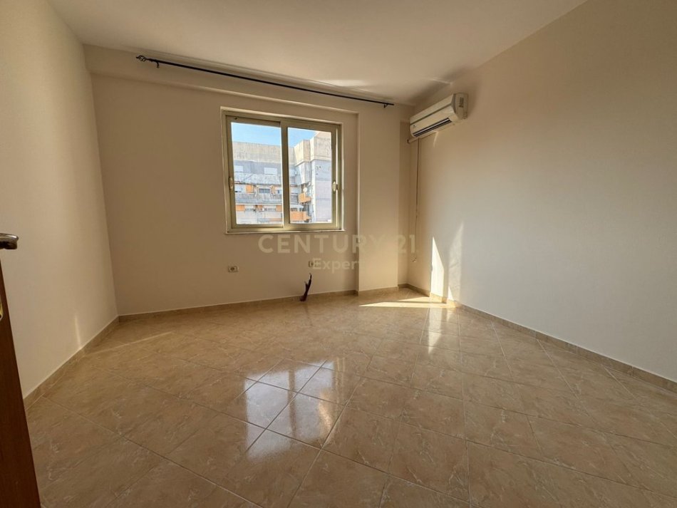 Tirane, jap me qera apartament 2+1 Kati 7, 87 m² 550 € (Rruga Zenel Baboci)