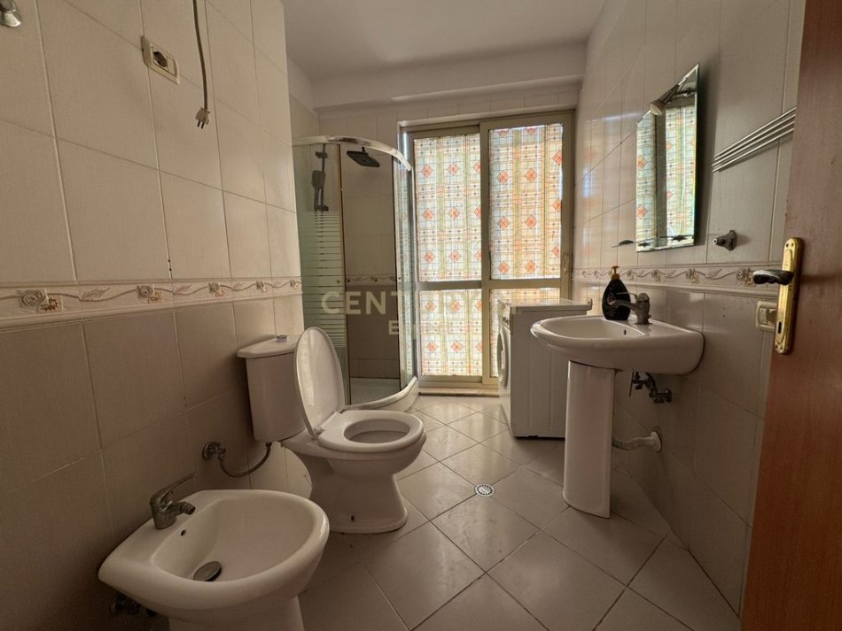 Tirane, jap me qera apartament 2+1 Kati 7, 87 m² 550 € (Rruga Zenel Baboci)