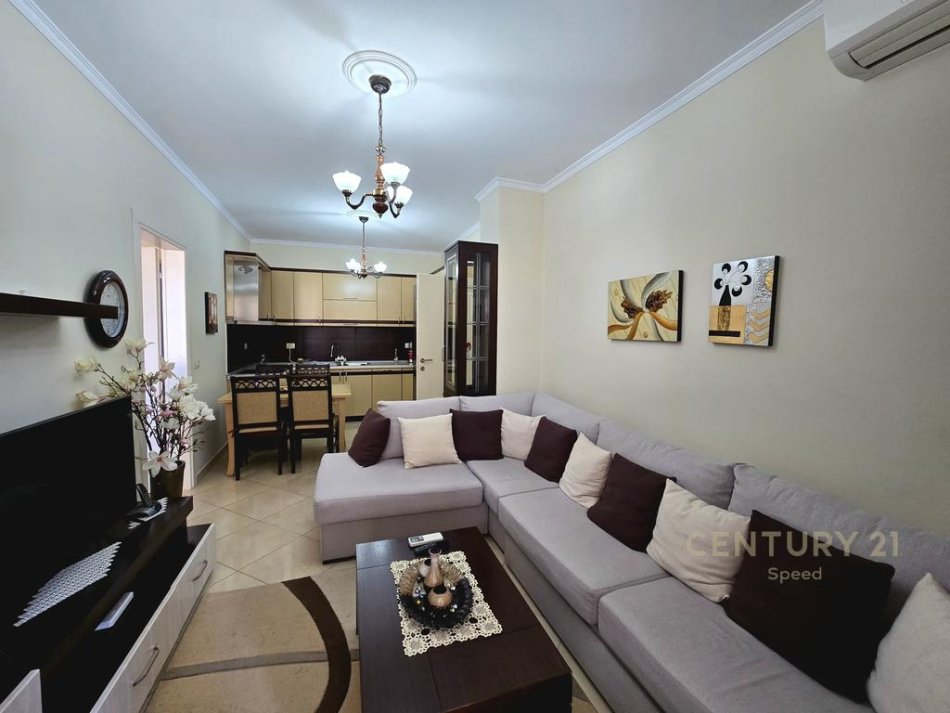 Tirane, jepet me qera apartament 2+1 Kati 4, 88 m² 580 € (Ruga Ali Demi)