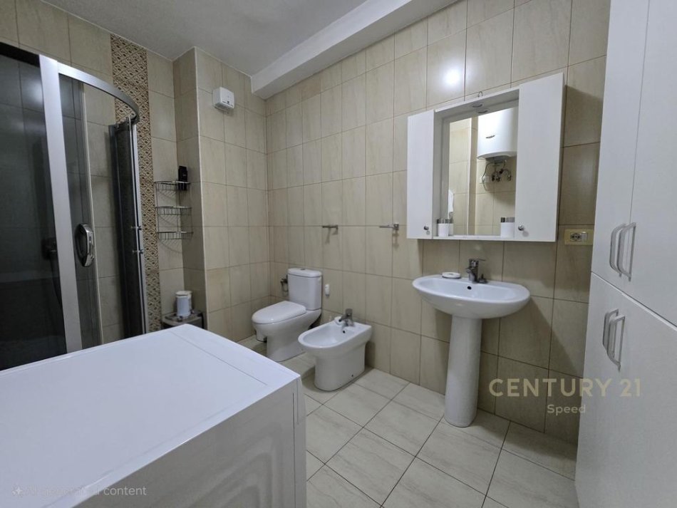 Tirane, jepet me qera apartament 2+1 Kati 4, 88 m² 580 € (Ruga Ali Demi)