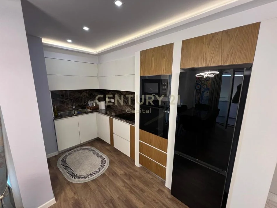 Tirane, jepet me qera apartament 2+1 Kati 5, 95 m² 800 € (Rr.Dritan Hoxha)