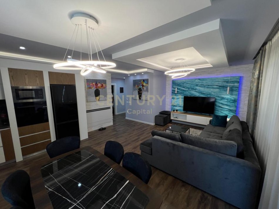Tirane, jepet me qera apartament 2+1 , 95 m² 800 € (laprake)