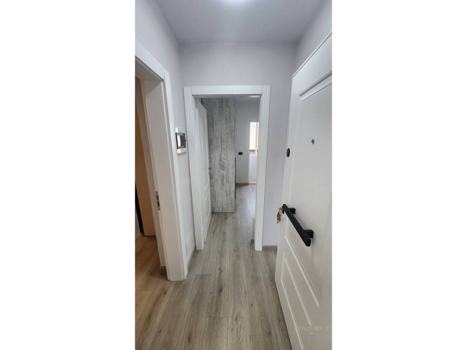 Tirane, jepet me qera apartament 1+1 Kati 3, 48 m² 480 € (Rruga Babe Rexha)