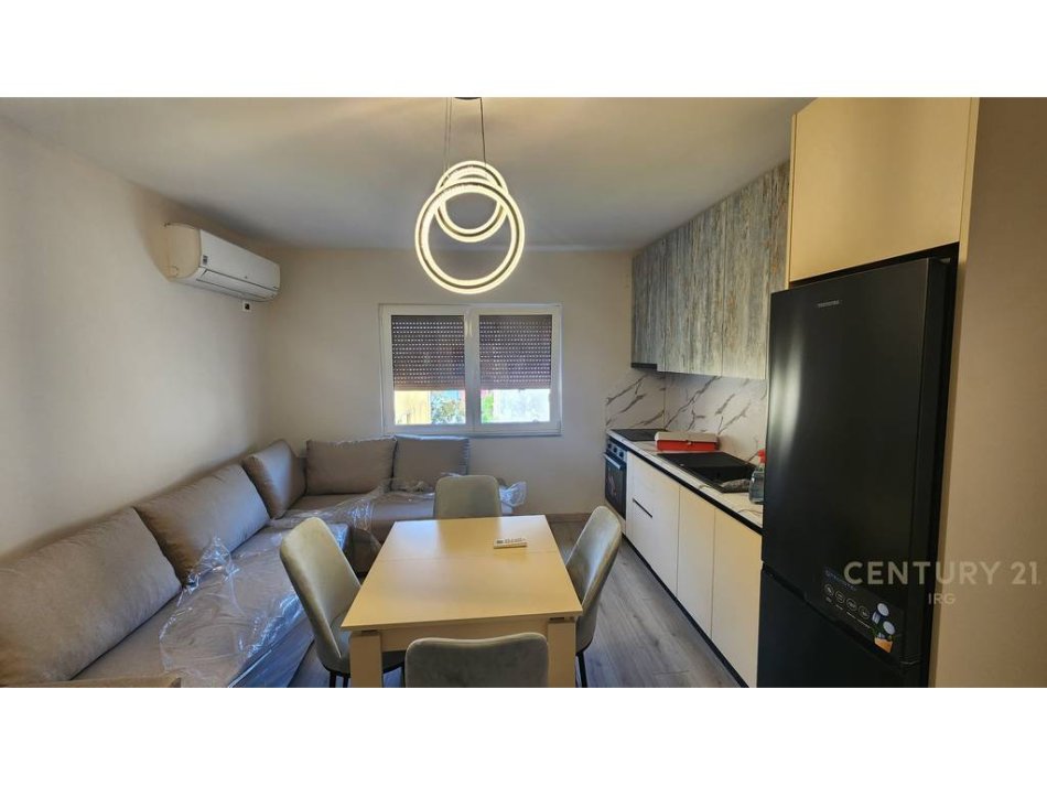 Tirane, jepet me qera apartament 1+1 Kati 3, 48 m² 480 € (Rruga Babe Rexha)