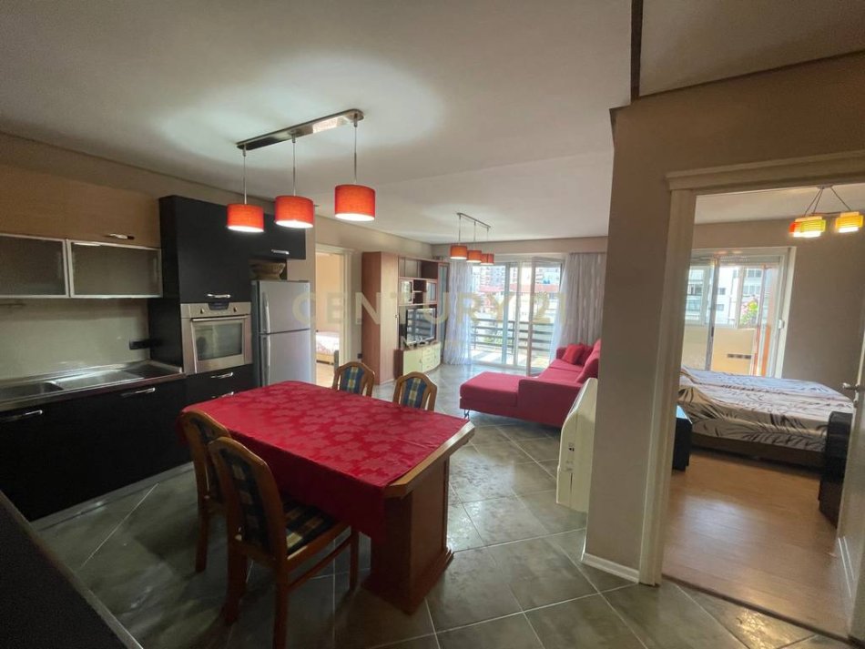 Tirane, jepet me qera apartament 2+1 Kati 2, 82 m² 700 € (Rruga Abraham Linkoln)