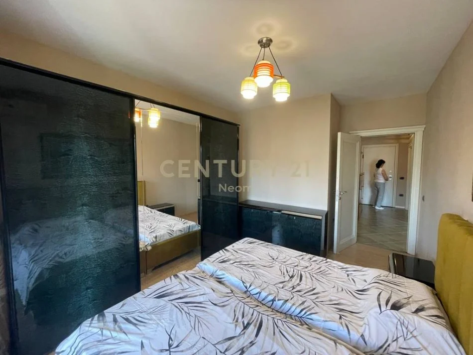 Tirane, jepet me qera apartament 2+1+Aneks+Ballkon Kati 2, 92 m² 700 € (Neom116574)