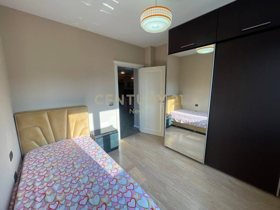 Tirane, jepet me qera apartament 2+1 Kati 2, 82 m² 700 € (Rruga Abraham Linkoln)