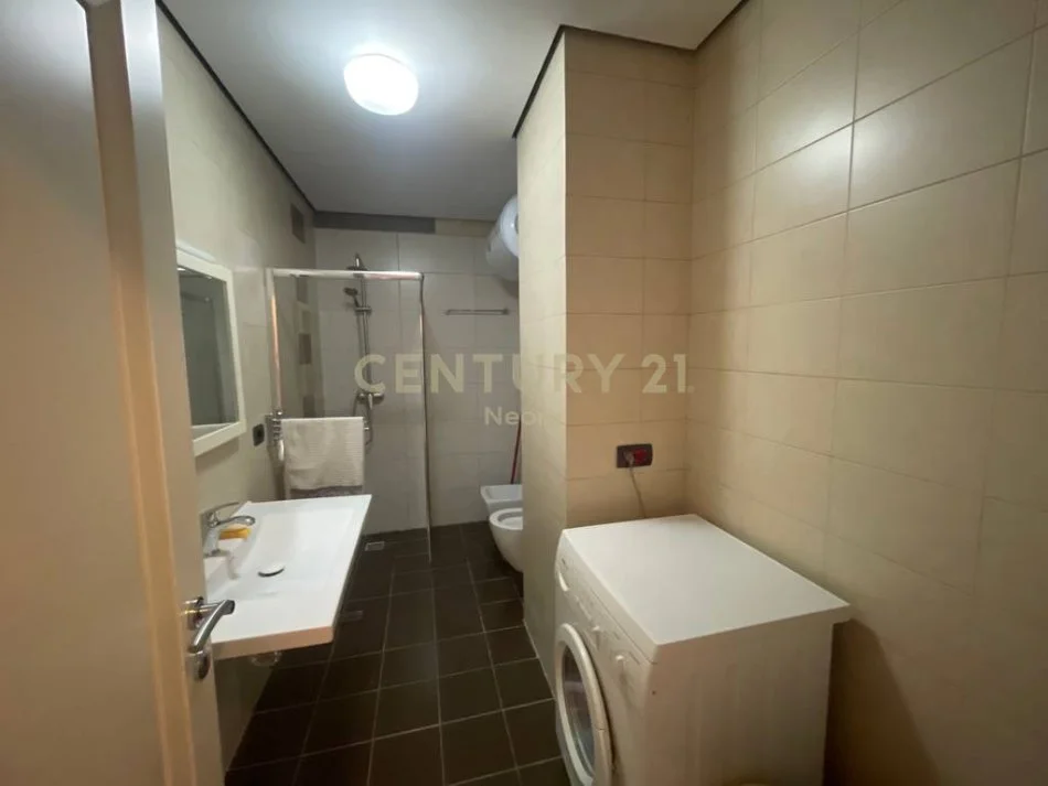 Tirane, jepet me qera apartament 2+1+Ballkon Kati 2, 92 m² 650 € (Neom116574)