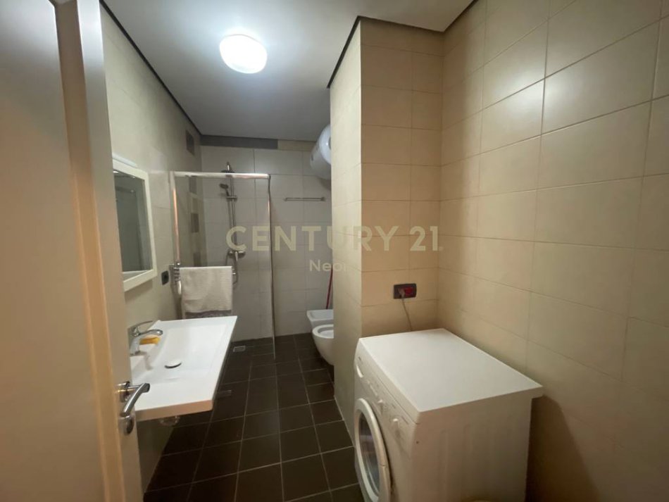 Tirane, jepet me qera apartament 2+1 Kati 2, 82 m² 700 € (Rruga Abraham Linkoln)