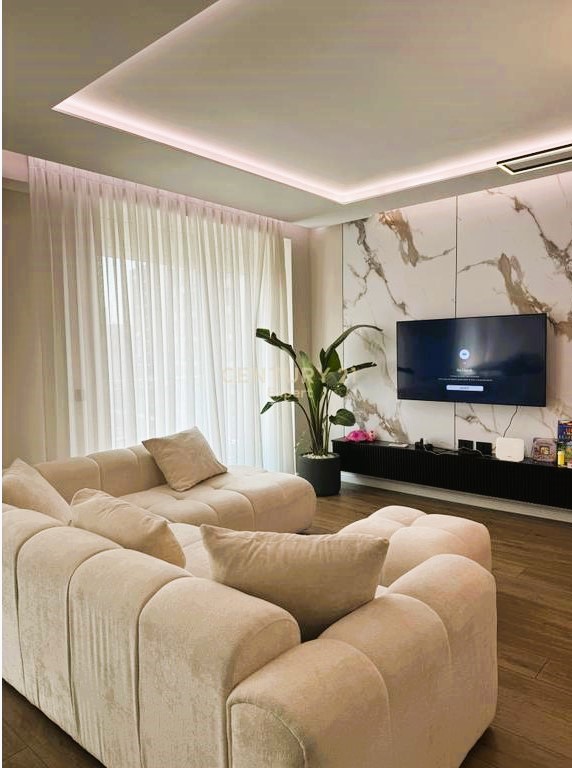 Tirane, jepet me qera apartament 3+1+Aneks+Ballkon Kati 6, 136 m² 1.300 € 