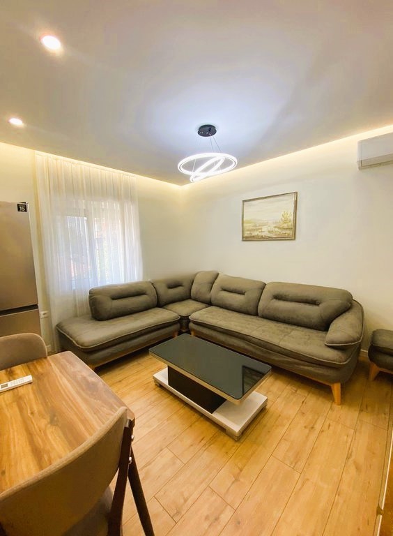Tirane, jepet me qera 1+1+Aneks+Ballkon Kati 3, 57 m² 550 € 