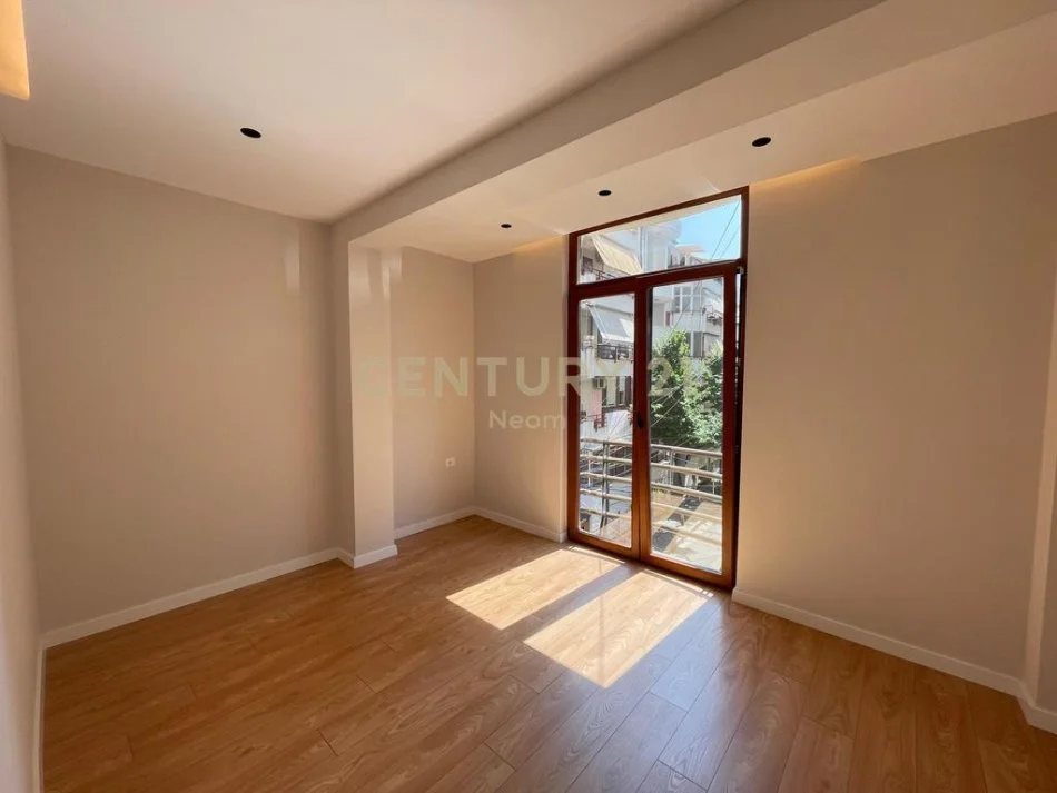 Tirane, shitet apartament 2+1+Aneks+Ballkon Kati 2, 98 m² 215.000 € (Neom116605)