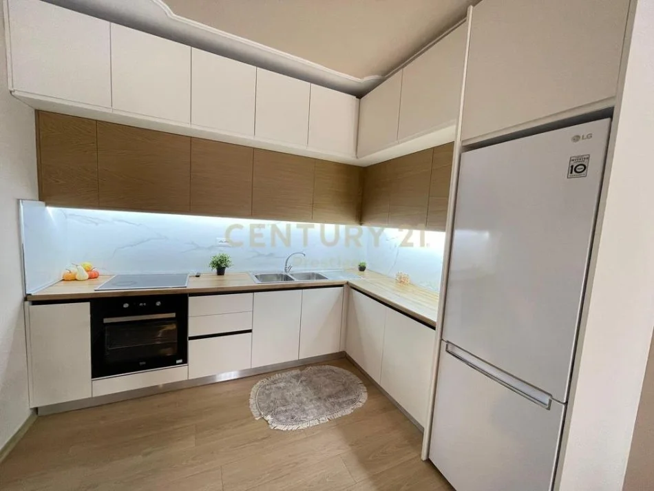 Tirane, jap me qera apartament 1+1+Ballkon , 60 m² 650 € (Liqeni i Tiranës)