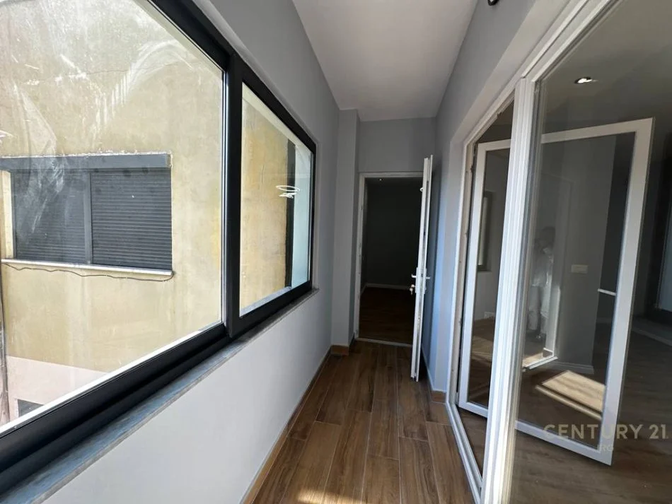 Tirane, shitet apartament 1+1 Kati 6, 49 m² 98.000 €