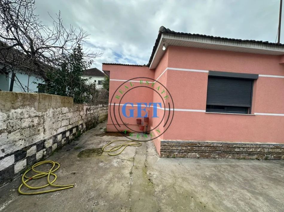 Durres, shitet shtepi 3+1+Ballkon , 306 m² 120.000 € (shijak)