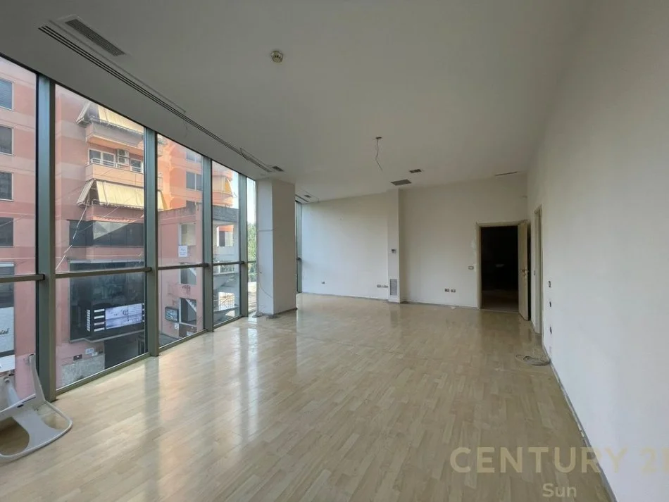 Tirane, jepet me qera ambjent biznesi Kati 3, 50 m² 1.500 € 