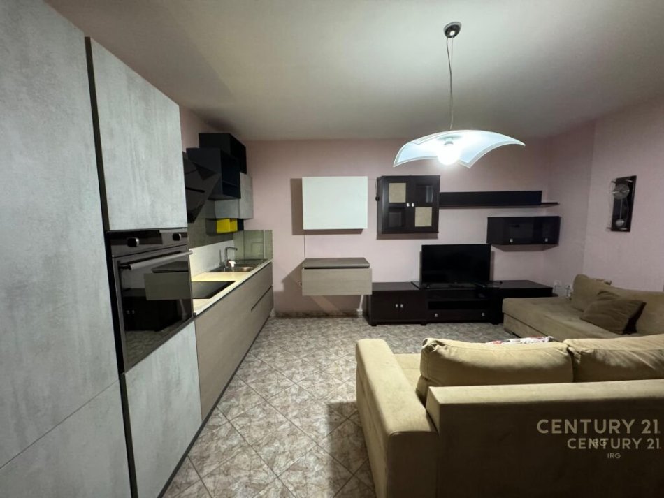 Tirane, jepet me qera apartament 2+1 Kati 3, 85 m² 550 € 