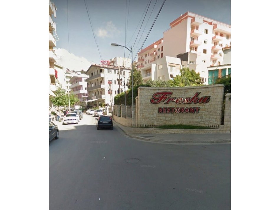 Tirane, jepet me qera bar-resorant , 200 m² 3.500 € 