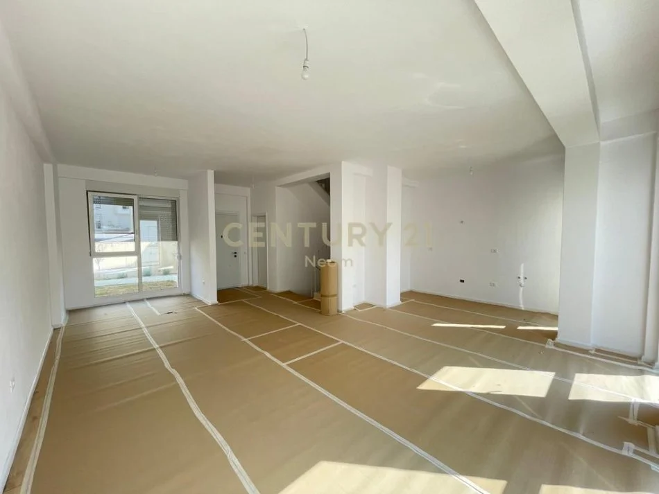 Tirane, jepet me qera Vile 2 Katshe Kati 0, 95 m² 1.300 € (Neom116579)