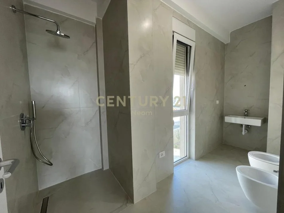 Tirane, jepet me qera Vile 2 Katshe Kati 0, 95 m² 1.300 € (Neom116579)