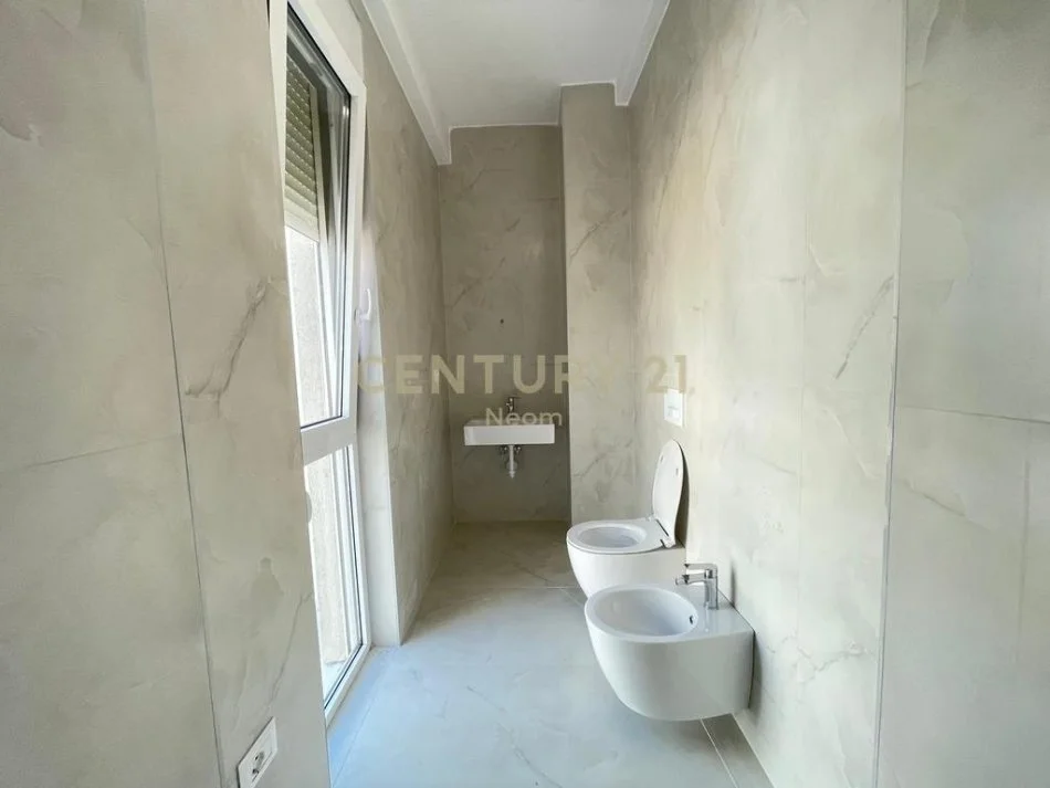 Tirane, jepet me qera Vile 2 Katshe Kati 0, 95 m² 1.300 € (Neom116579)