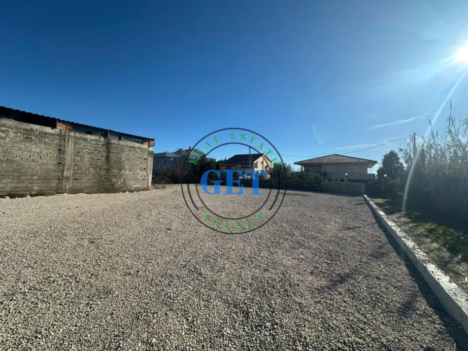 Durres, jepet me qera ambjent biznesi , 600 m² 500 € (mbikalimi i Shkozetit)