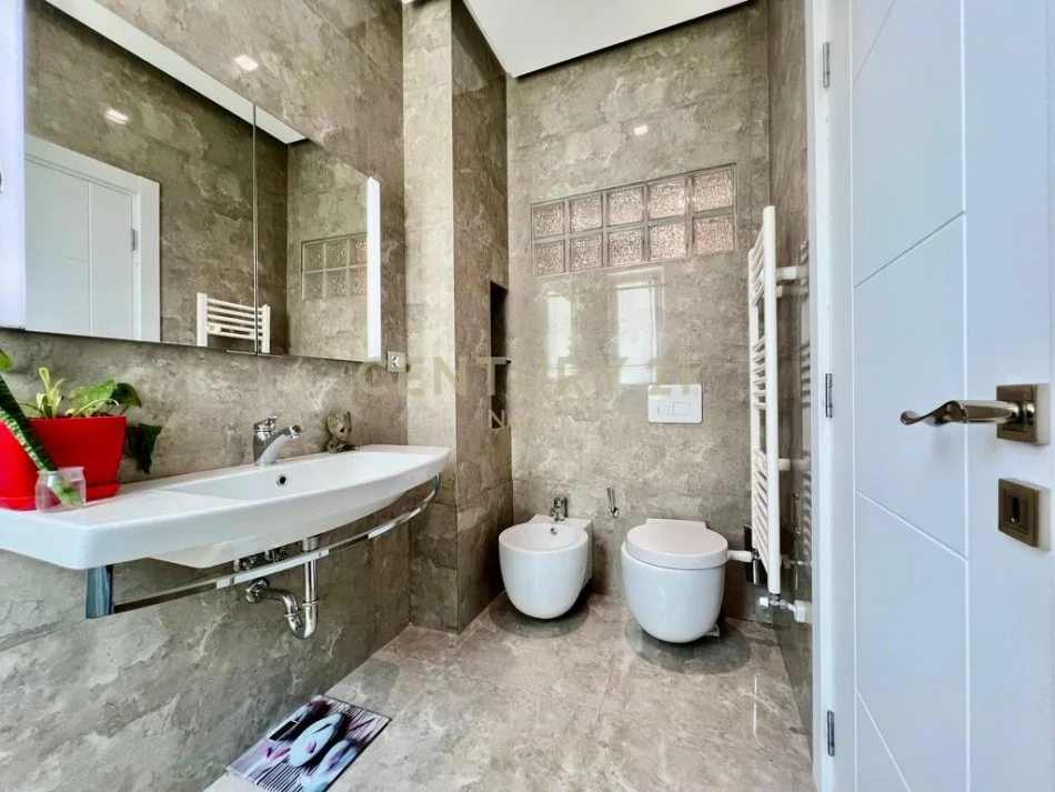 Tirane, shitet apartament 2+1+Aneks+Ballkon Kati 1, 121 m² 210.000 € (Neom116689)