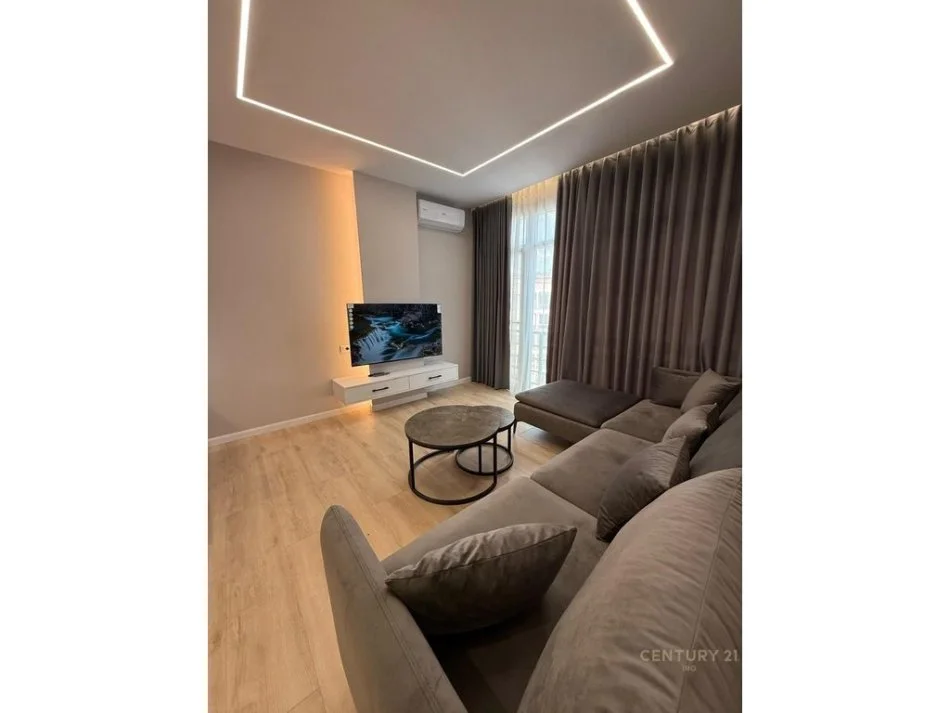 Tirane, jepet me qera apartament 1+1 Kati 8, 90 m² 500 € (Yzberisht)