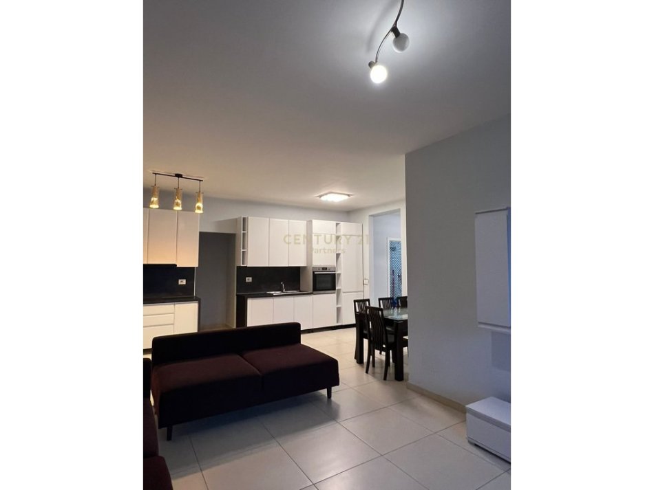 Tirane, shitet 2+1 Kati 3, 118 m² 180.000 € 
