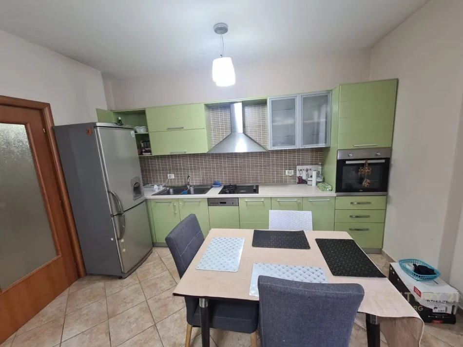 Tirane, jap me qera apartament 2+1+2+Ballkon , 105 m² 650 € (Komuna e Parisit)