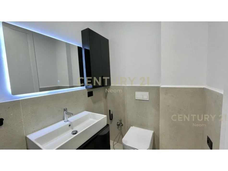 Tirane, jap me qera apartament 2+1+2+POST PARKIMI+Ballkon , 99 m² 1.350 € (Liqeni i Thatë)