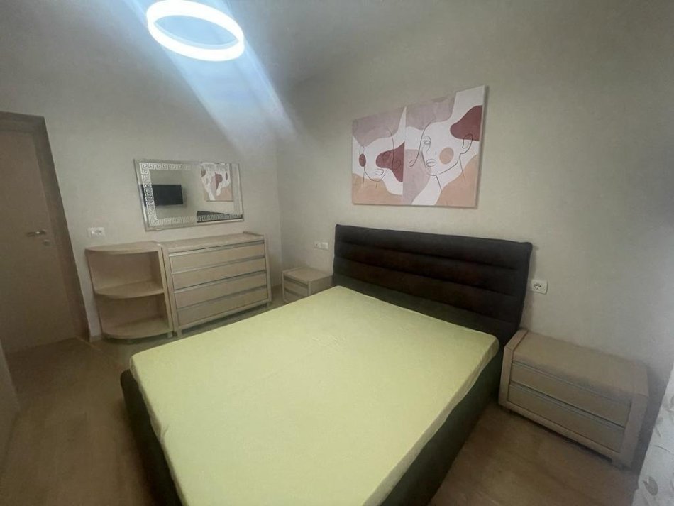 Tirane, jepet me qera apartament 2+1 Kati 3, 74 m² 550 € (shkolla e baletit)