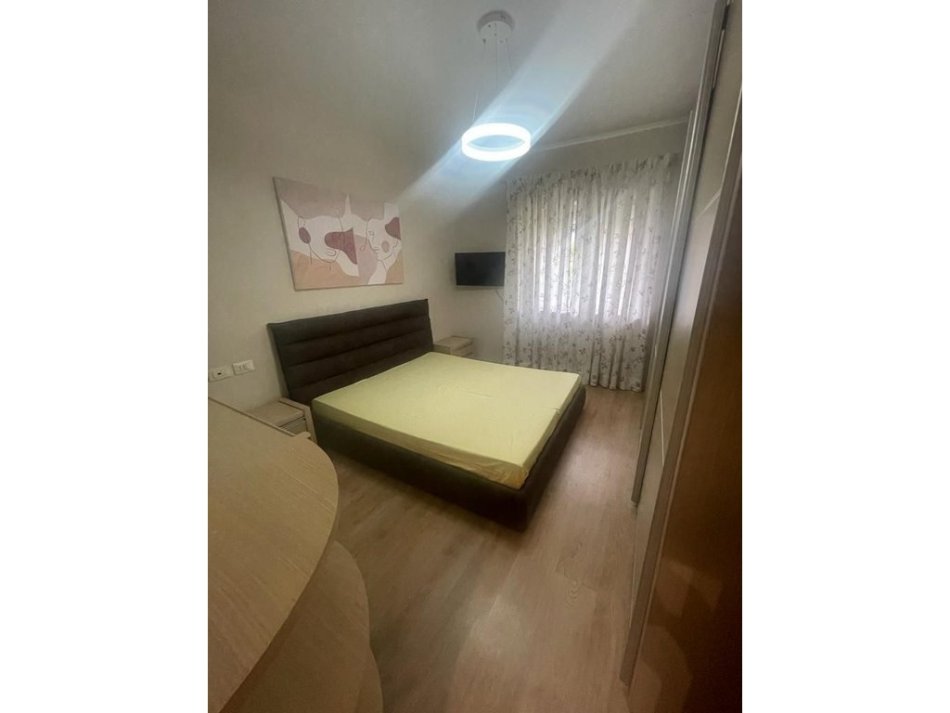 Tirane, jepet me qera apartament 2+1 Kati 3, 74 m² 550 € (shkolla e baletit)
